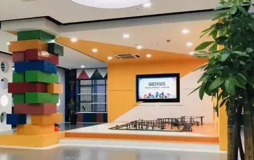 儿童在家里垃圾分类,熊孩子打翻垃圾妈妈崩溃