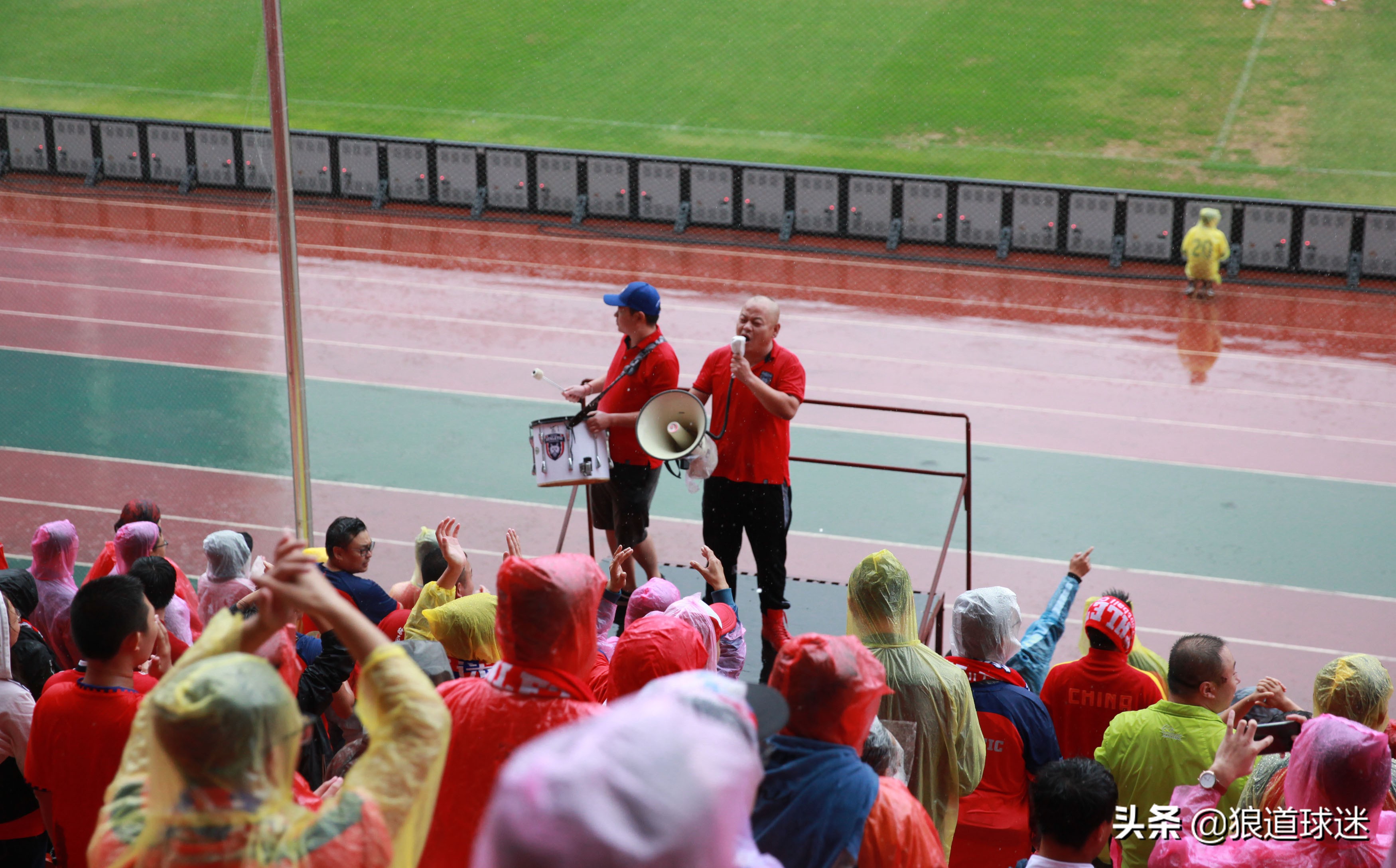 为长安竞技写歌的痴心球迷——毛毛