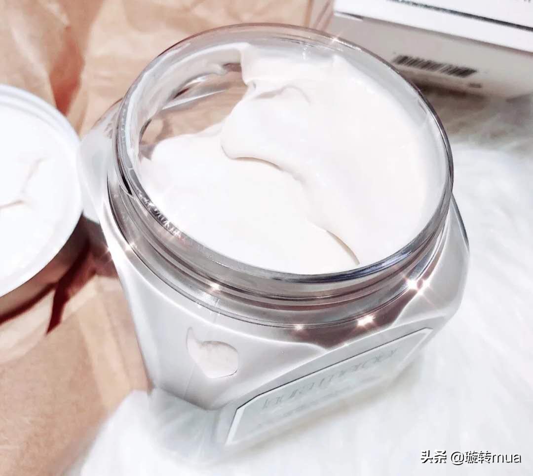 香水基调的身体乳~味道多而全,留香最持久!!