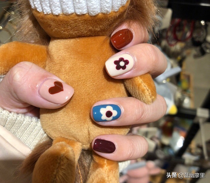 美甲小知识：照灯会什么会痛？