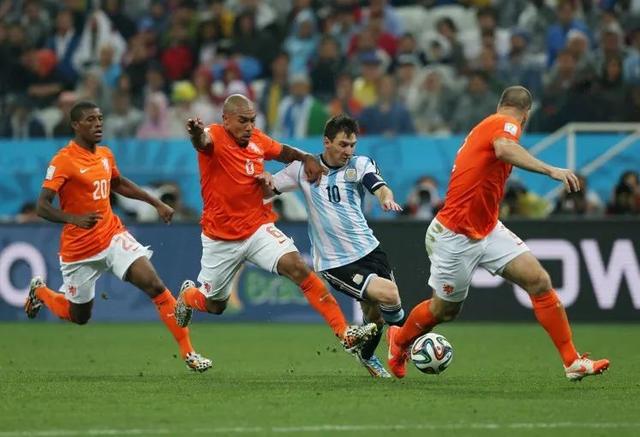 马拉多纳精彩进球,马拉多纳跟梅西谁强