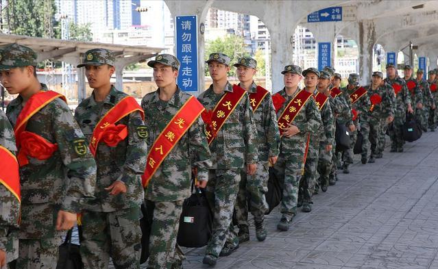 大二当兵好还是大三毕业去当兵好,本科和专科去当兵哪个好