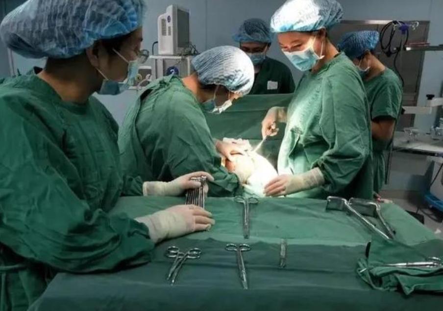 90后宝妈生下3胞胎,90后的宝妈生宝宝