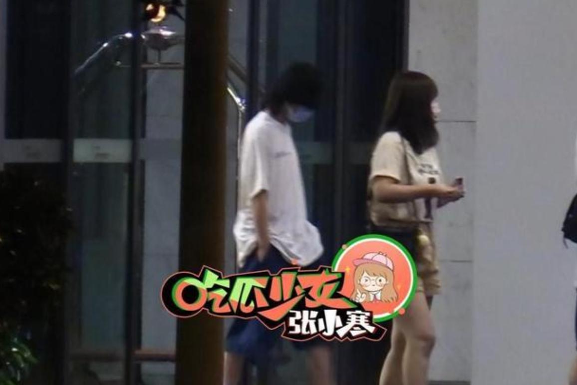 华晨宇整容风波后毫发无伤，公开露面参加活动，他该给吴亦凡打钱