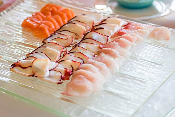 日本吃生鱼片,日本吃生鱼片和中国有什么差异