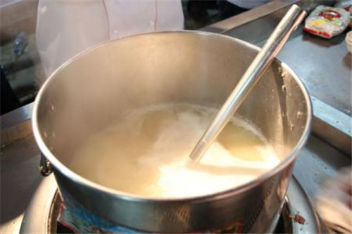 高汤又浓又白的做法,高汤怎样才能熬成乳白色