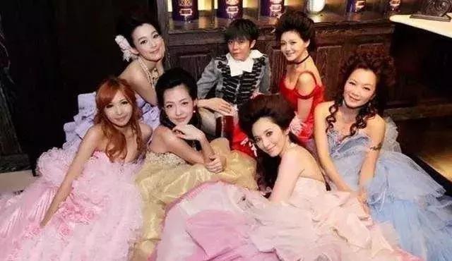 大s和阿雅目前关系,大s为阿雅做过什么事情