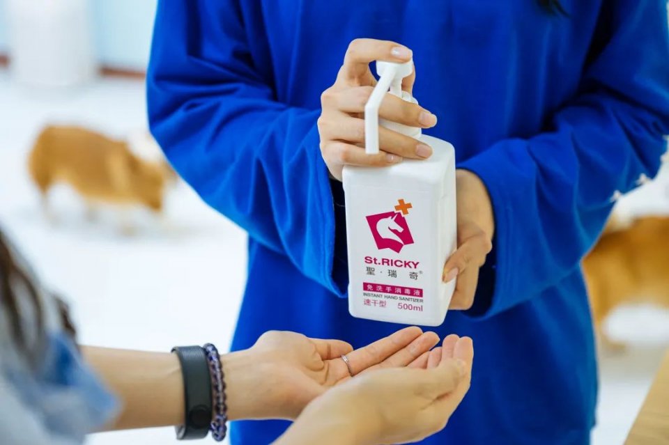 吸屁屁,短腿大耳肉嘟嘟,这家店进去就出不来了…