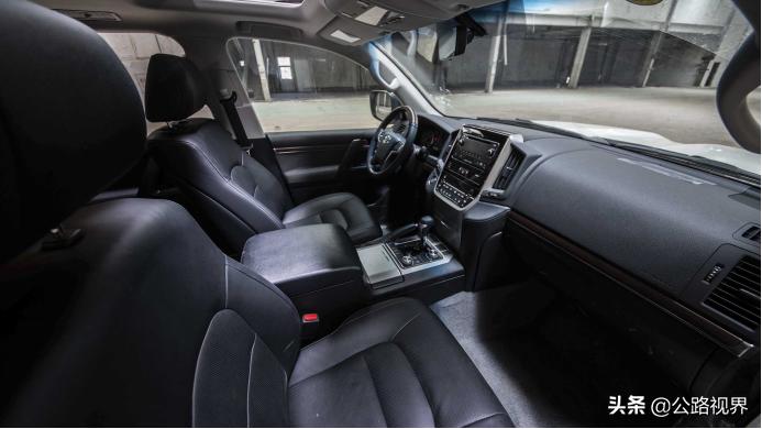 陆巡4700和4600用车感受,17年陆巡4000是6缸还是8缸
