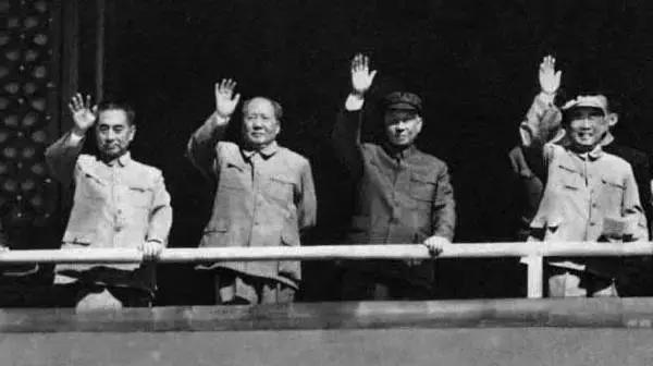 习*平近**用五个“光辉榜样”概括*少奇刘**的一生