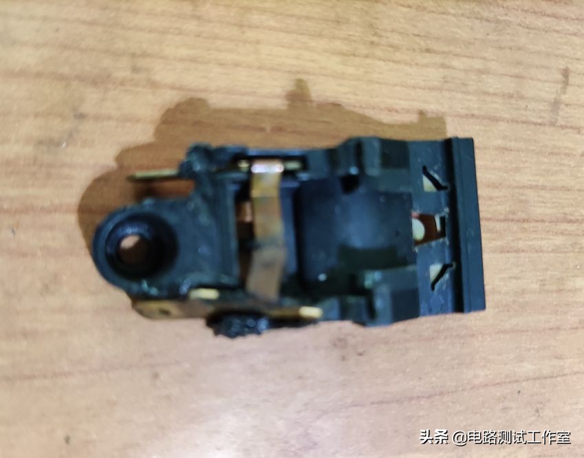 电热水壶通电后时断时亮修理方法,电热蒸汽发生器一直加水不断电