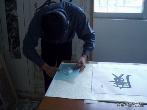 字画木框手工装裱全过程,字画装裱浆糊制作全过程视频