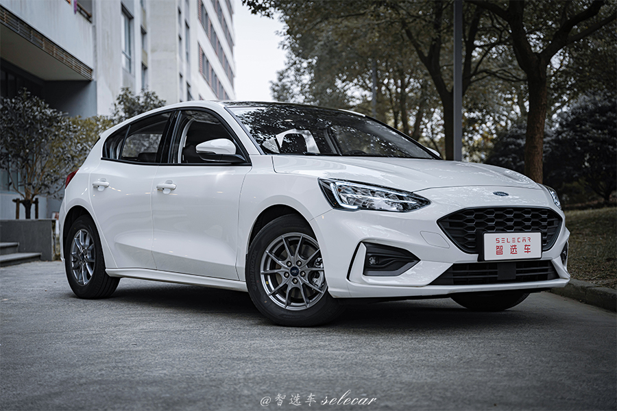 2021福克斯ecoboost180两厢,福克斯2021款三厢180自动锋潮型