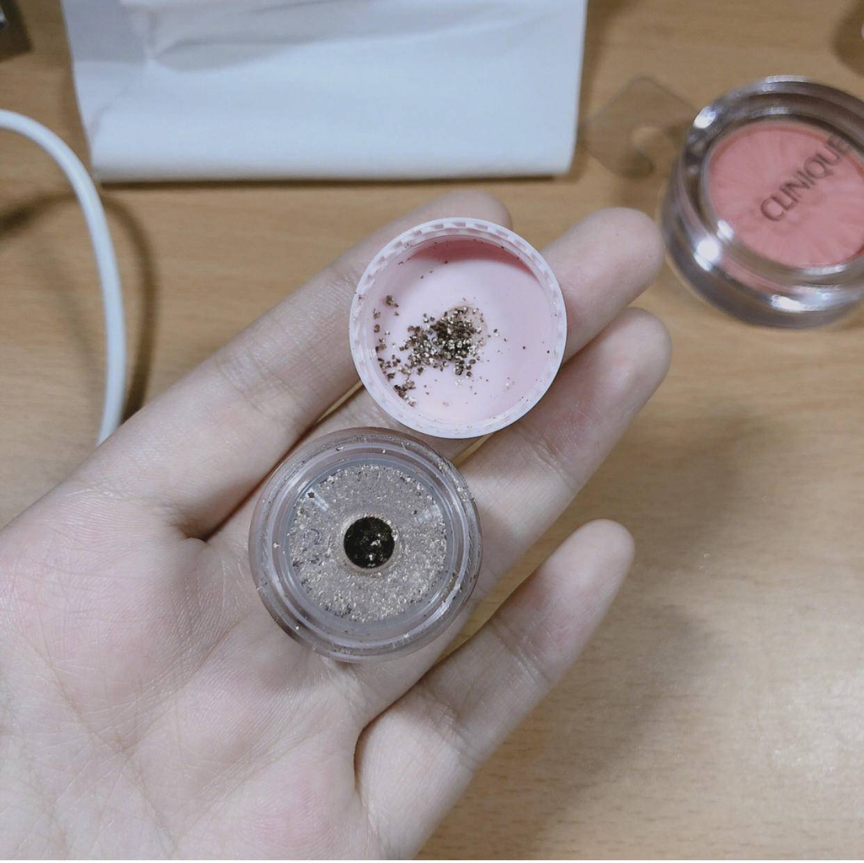 眼睛比较敏感用什么质地的眼影,眼睛凸买什么色的眼影