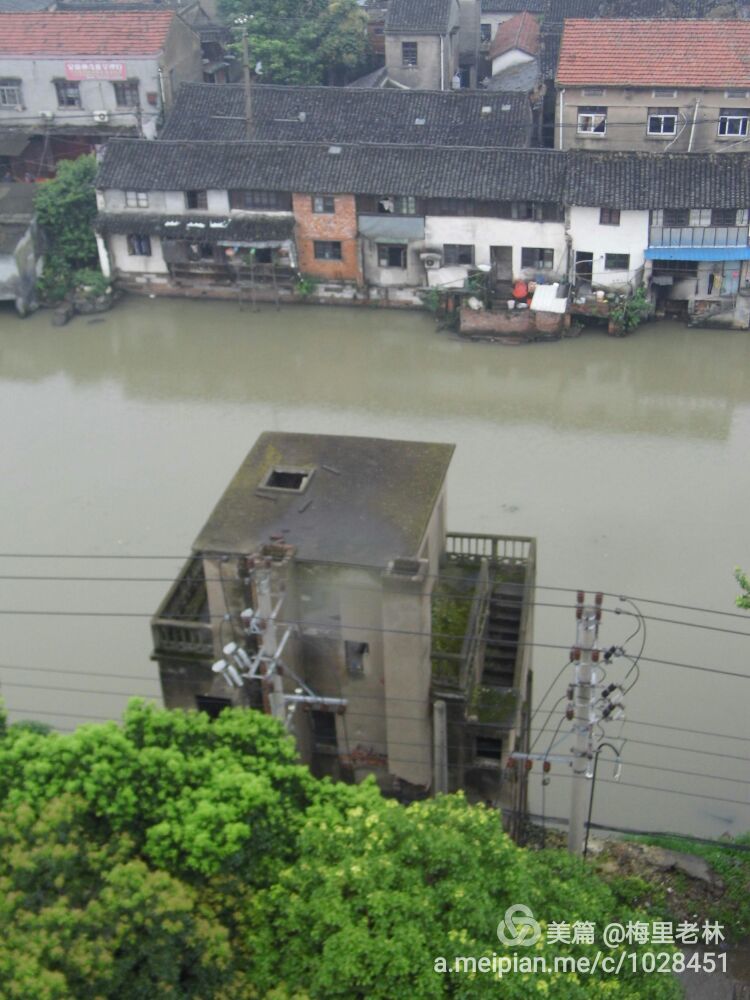 王店古称梅里，始建于五代后晋天福年间，距今有1000多年（2）。