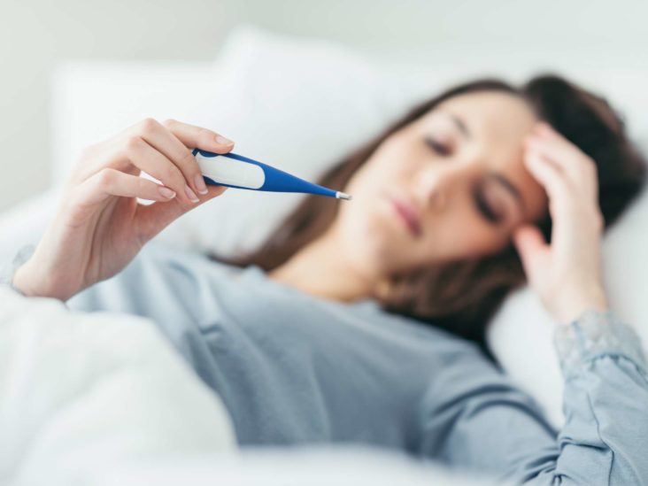 持续低烧的儿童有什么病,持续发低烧1个月是怎么回事