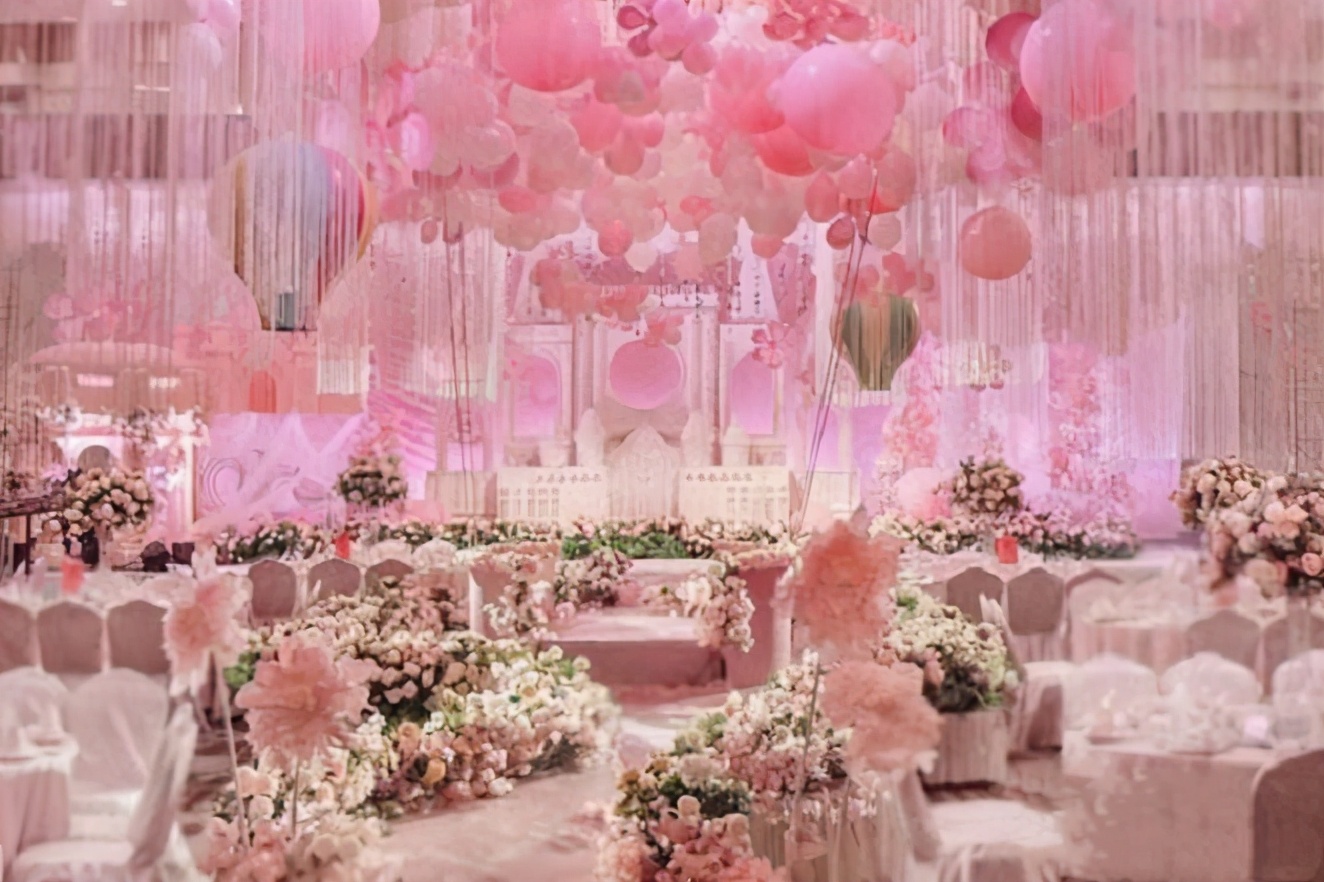 婚礼气球现场布置效果图,婚礼舞台布置简约气球