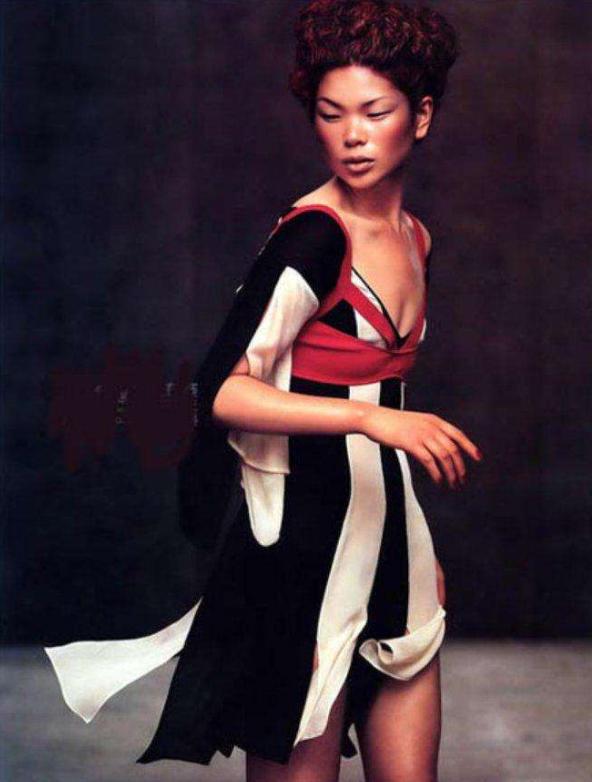 这个敢在客厅挂“*爱性**关系”画的妈妈,太飒了