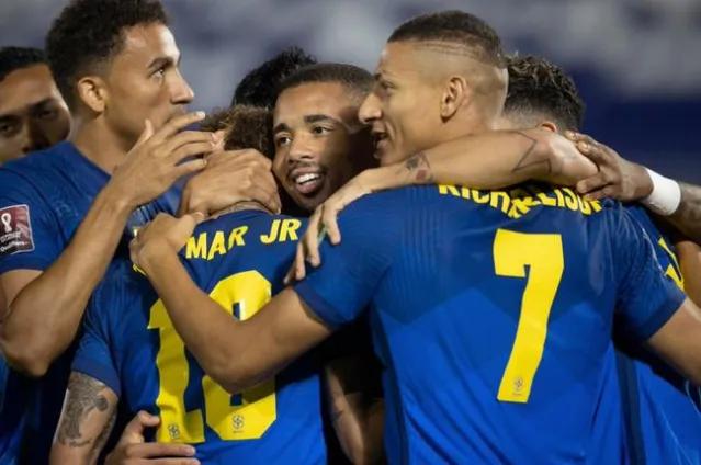 极度欧化，即使不是世界上最强的，巴西队依然是世界足坛顶级强队