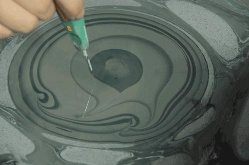 水性漆使用时要加多少水,水性漆多久可以见水