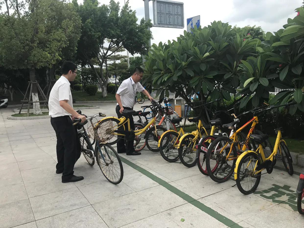 元翔厦门空港团委组织开展“美丽空港”主题志愿者活动