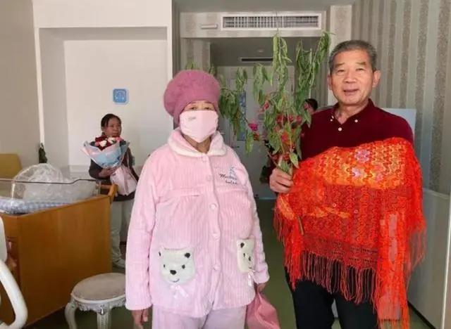 24岁女儿在外工作,杭州51岁女子耐不住寂寞,生下一对龙凤胎