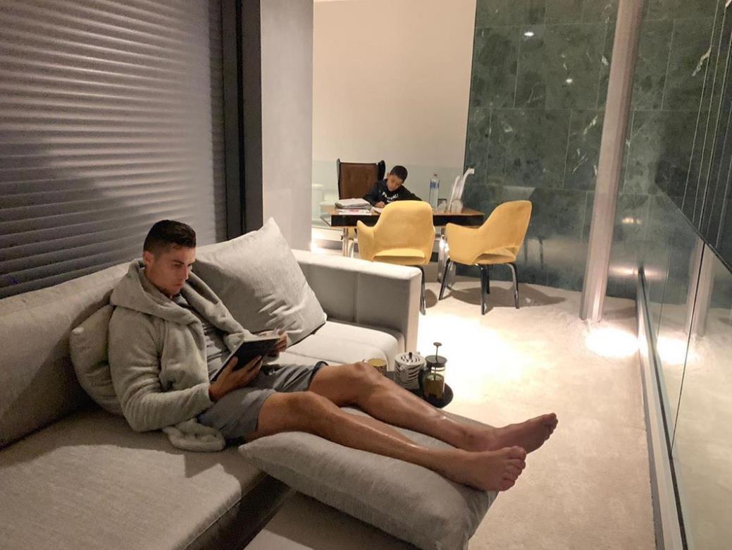 c罗确诊新冠后首次露面,c罗疫情居家锻炼