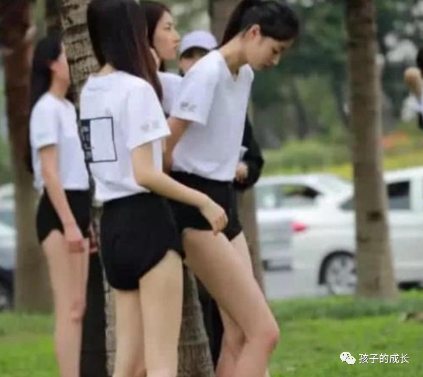 小学女生年龄身高对比图,现在初中女生逆天身高