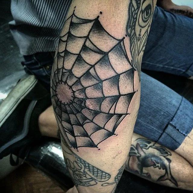 蒸汽朋克纹身和哥特纹身,又纹身又穿鼻环