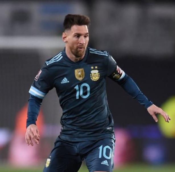 世预赛南美区积分榜,巴西第10胜,阿根廷1-0,3队只差1分争第3