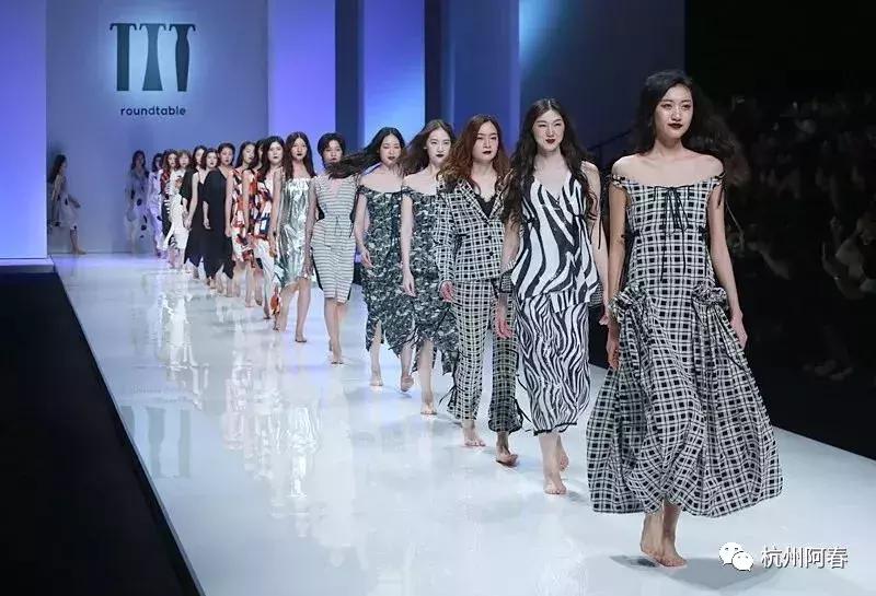 超百图再现2018年服装圈内那三十道靓丽风景……