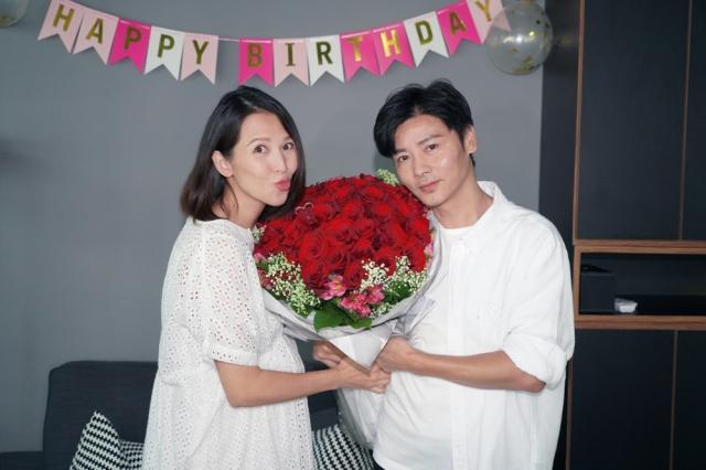 蔡少芬穿孕妇裙现身,46岁高龄产妇蔡少芬