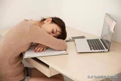 久坐一天，后背发僵发紧怎么办？