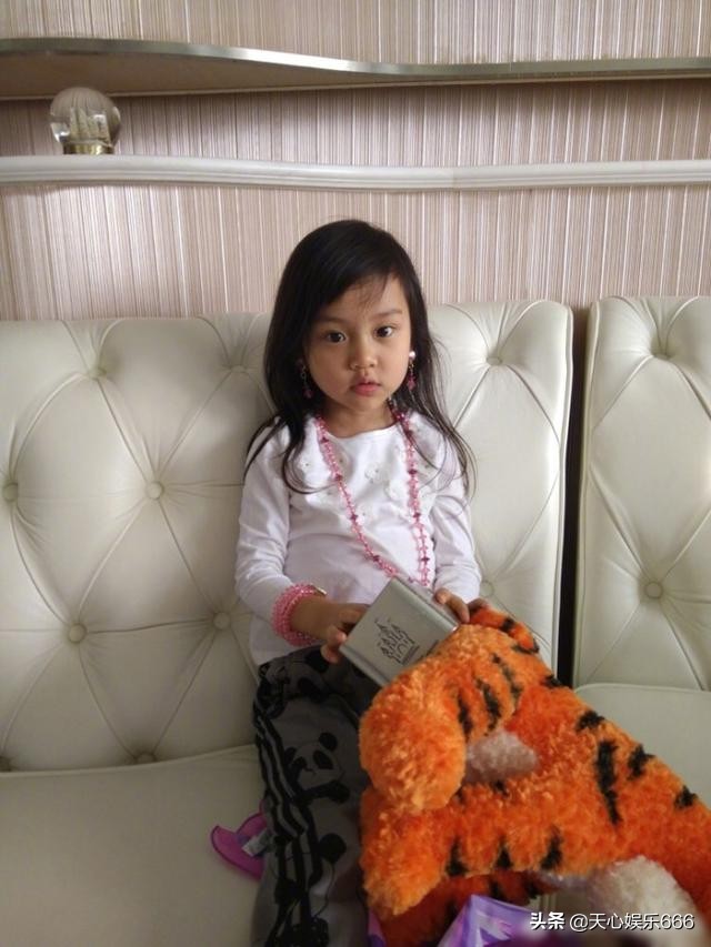 李小璐和贾云馨,贾云馨李奕涵什么关系