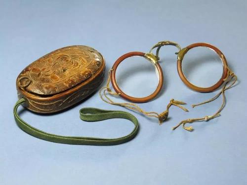 古今历史人物谁是近视眼,溥仪戴眼镜的真实故事