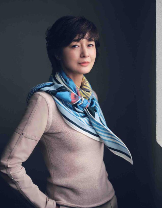 秋日风雅,极简秋日穿搭