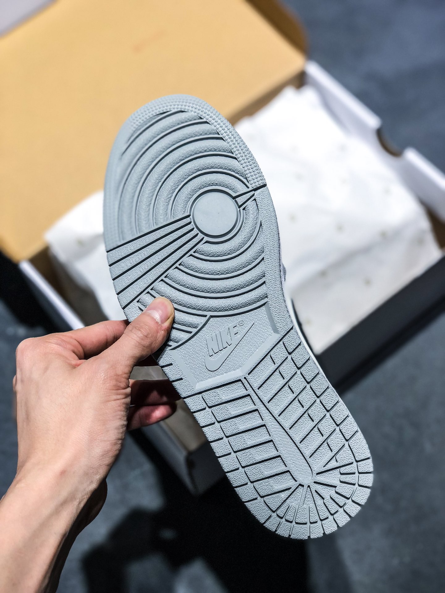 耐克阿迪瑕疵鞋,为什么现在阿迪耐克假鞋太多