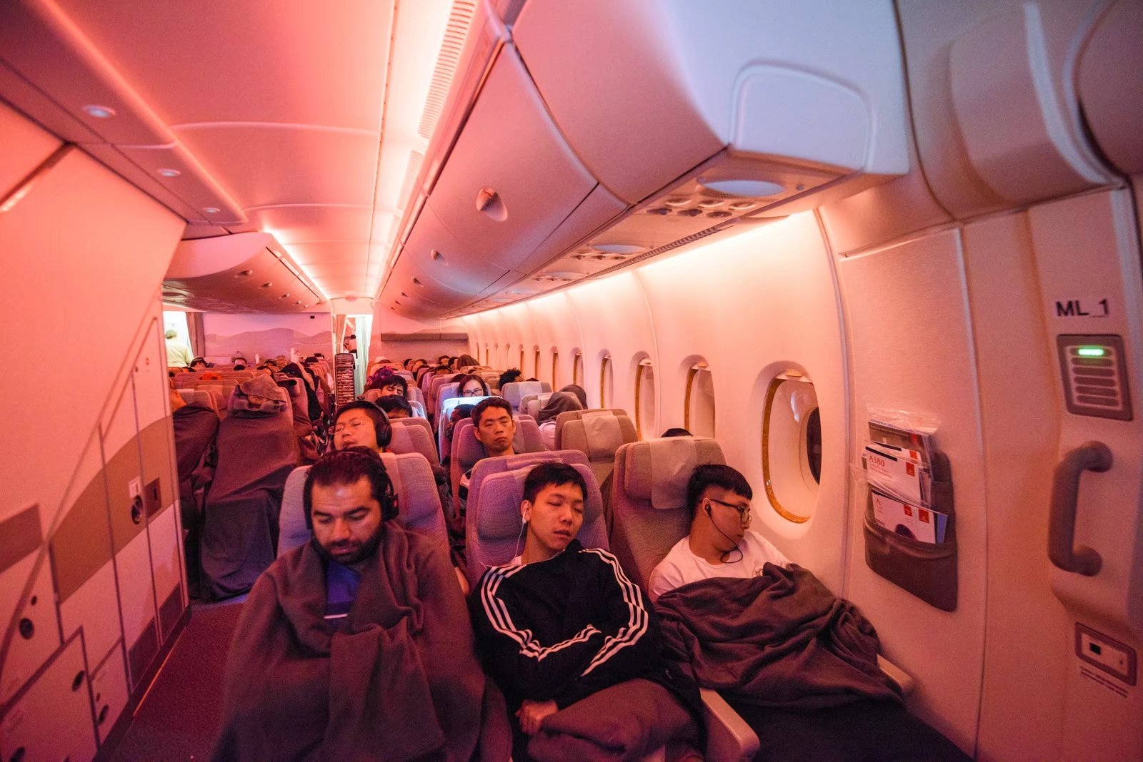 是时候说再见了，「空中巨无霸」A380双层客机黯然退场