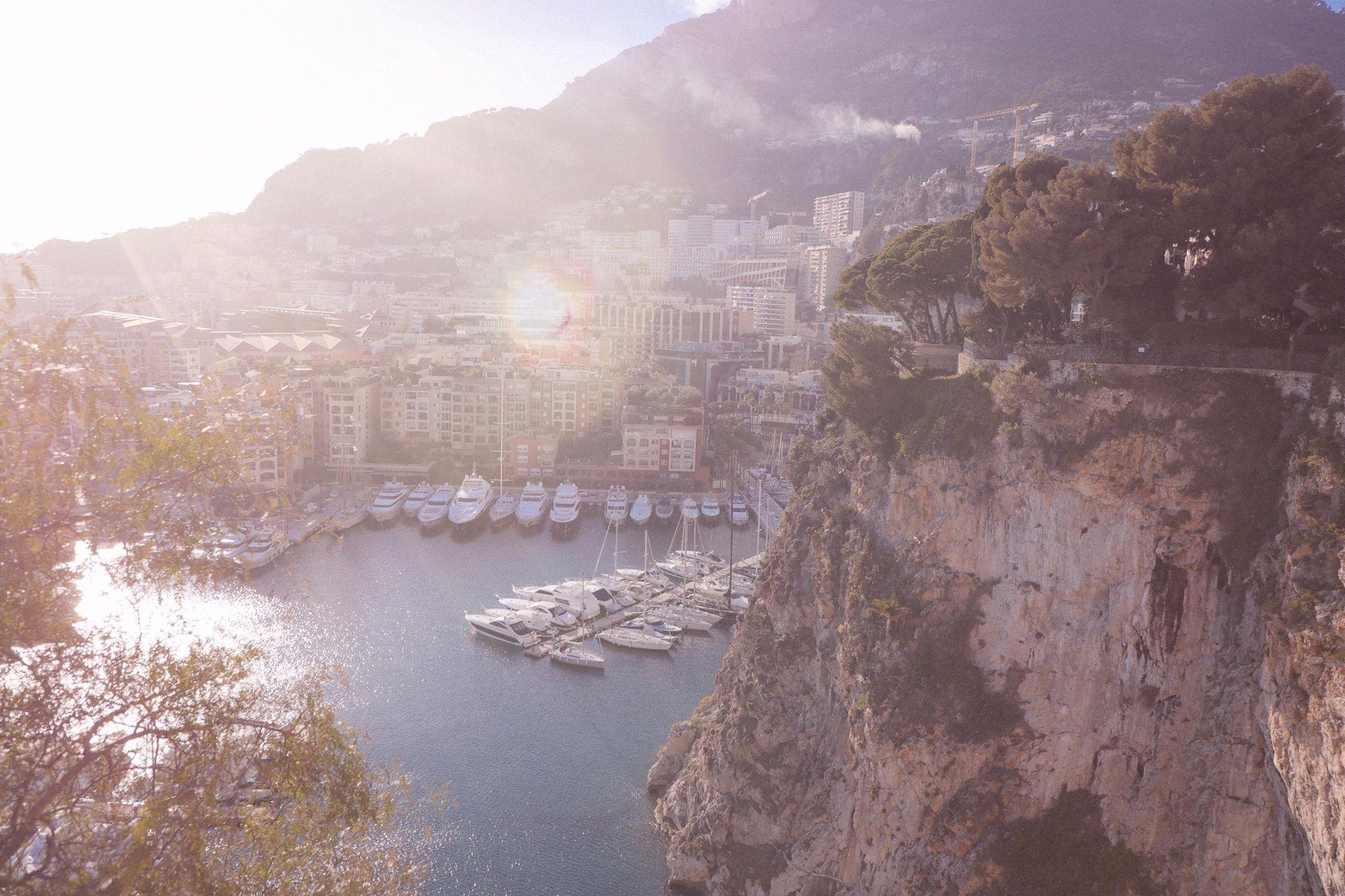 穿着劳保鞋徒步,穿着耐克鞋爬山