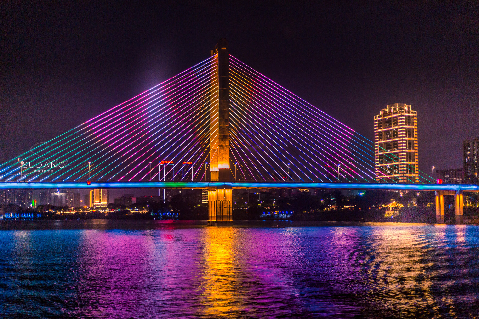 广西南宁夜景邕江大桥,南宁邕江夜游金惠号