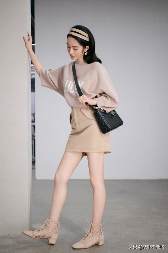 小方头鞋女款小白鞋,今年流行尖头鞋还是方头鞋