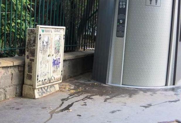 到处是黑人，遍地垃圾、满街尿骚，日本游客懵了：确定是巴黎？