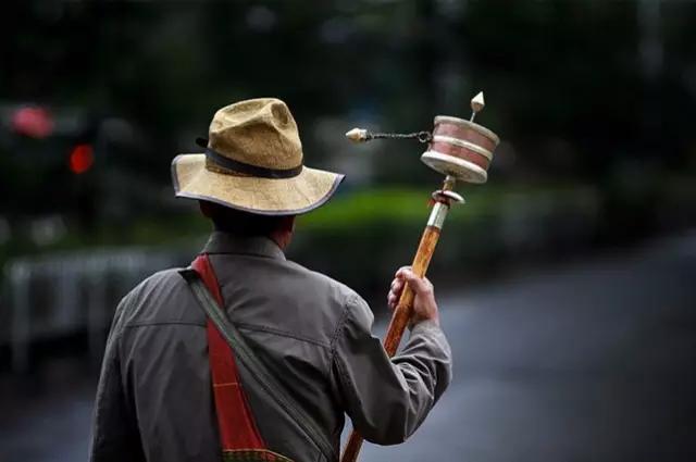 转经筒音乐完整,转经筒上的梵音