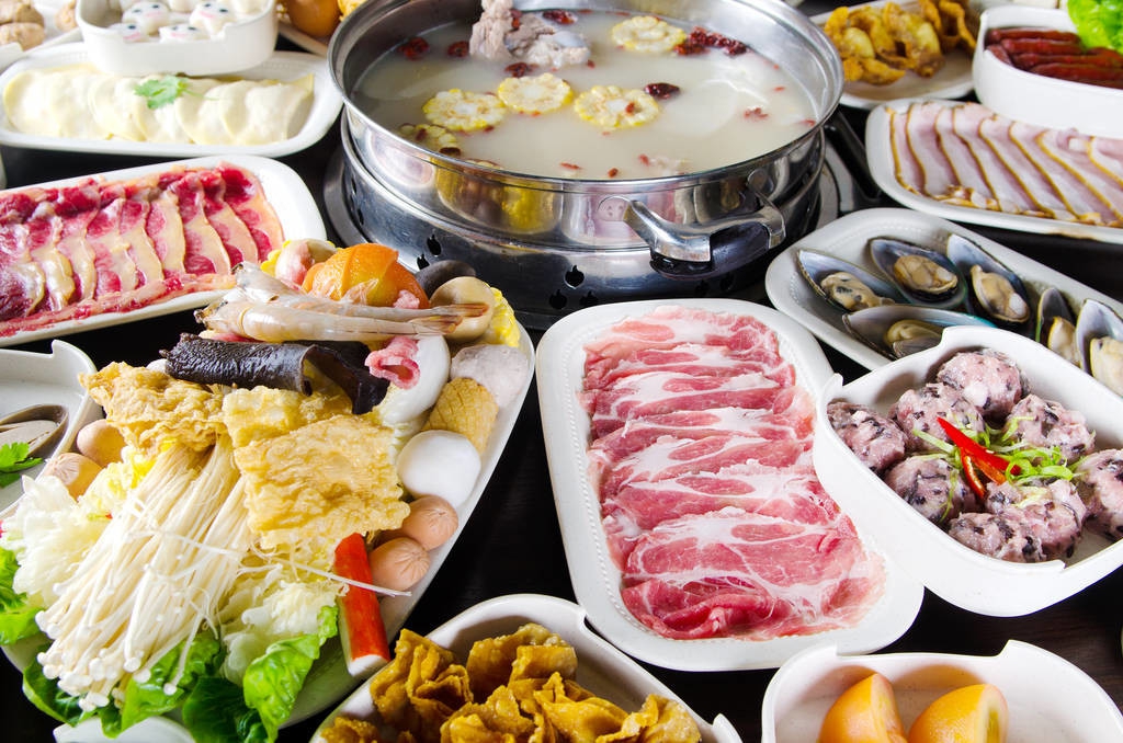 火锅免费吃，啤酒一块钱，客源就是财源，比原来更赚钱