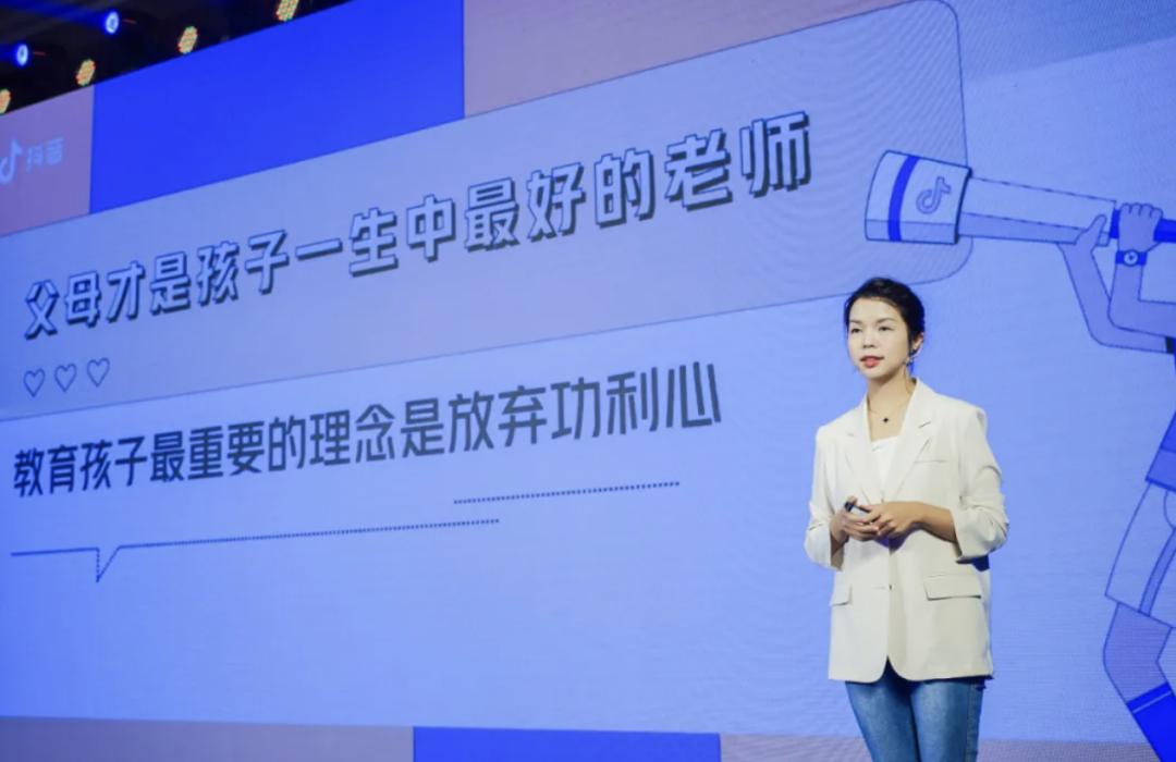 十八岁高中辍学创业的女网红有谁,大学生辞职做百万网红