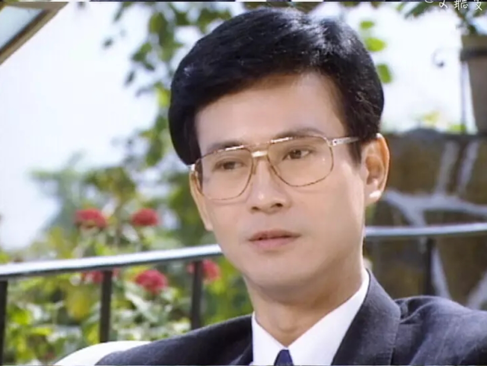 看了香港演员戴眼镜，突然明白了什么叫斯文败类