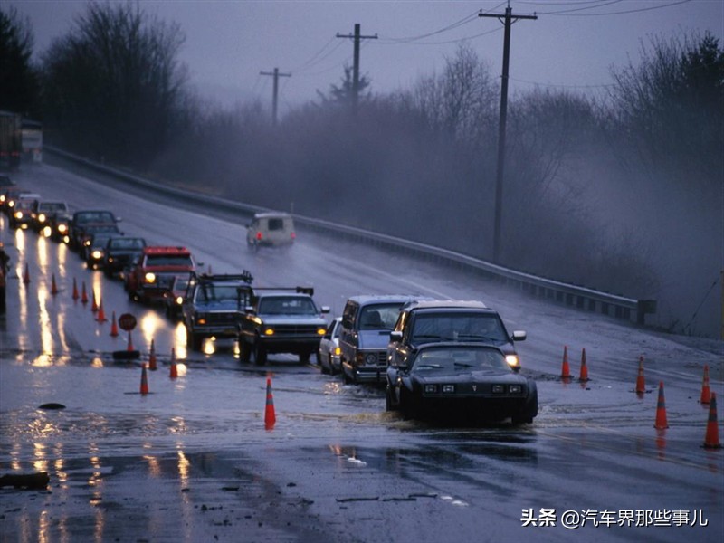 车被雨淋后有洗车的必要吗,汽车被雨淋过后要冲洗吗