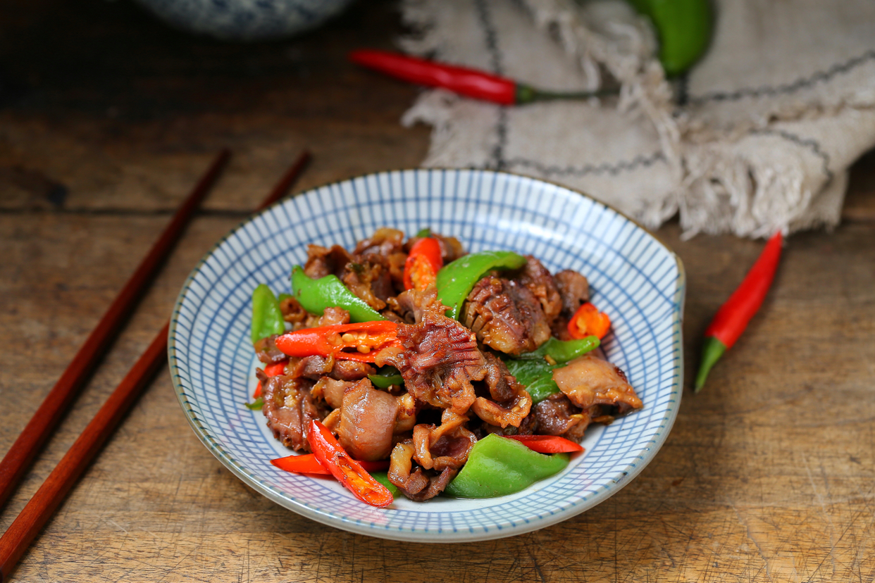 炒鸡胗的正确方法视频,鸡胗花刀刀工切法大全视频