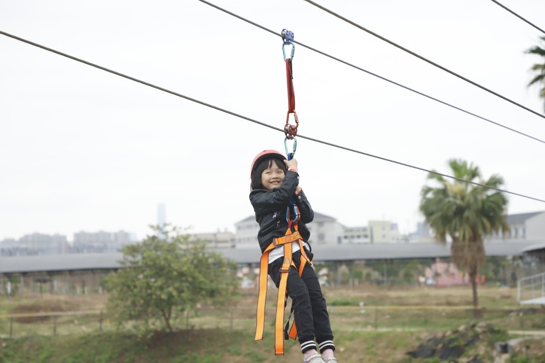 东莞东城莞师附小2022届604班,莞师附小学生踢球