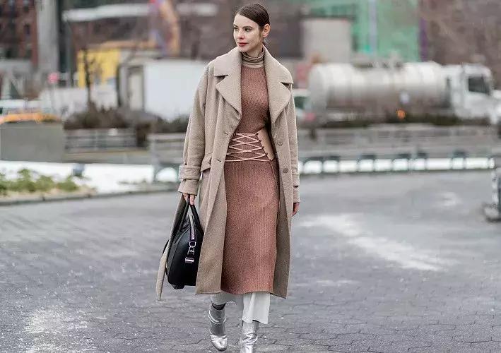 经典大衣的多种时髦穿法,裙摆大衣怎么穿好看